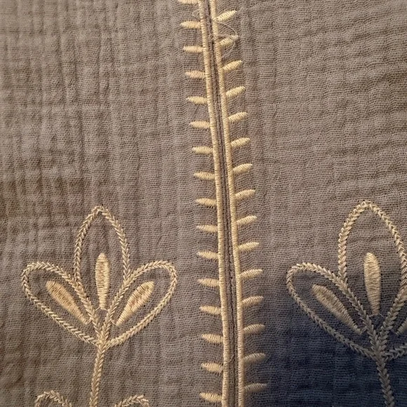 Easel Light Blue Blouse with White Embroidery gauze feminine soft - Picture 10 of 11